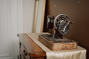 Hill Road Manor Bed & Breakfast