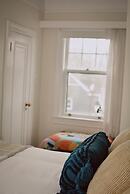 Hill Road Manor Bed & Breakfast