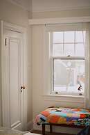 Hill Road Manor Bed & Breakfast