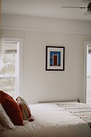 Hill Road Manor Bed & Breakfast