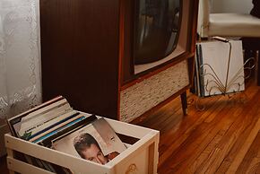 Hill Road Manor Bed & Breakfast