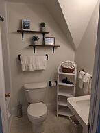 Hill Road Manor Bed & Breakfast