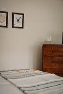 Hill Road Manor Bed & Breakfast