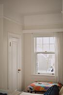 Hill Road Manor Bed & Breakfast