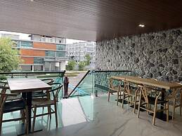 Orion Hotel & Residence