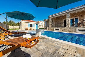 Villa Zizi in Vrsi With 4 Bedrooms and 3 Bathrooms