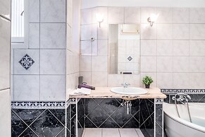 Huge Apartment in the city center