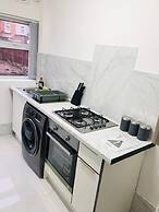 4 Bedroom Lovely Home in Loughborough Town & Uni