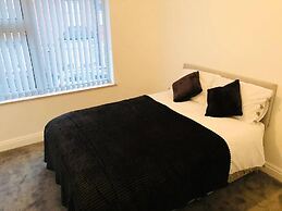 4 Bedroom Lovely Home in Loughborough Town & Uni