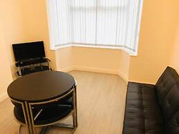 4 Bedroom Lovely Home in Loughborough Town & Uni