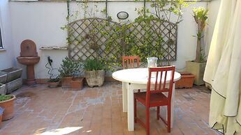 Romantic Apartment With Terrace in