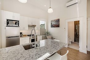 Stirling All Suites Hotel