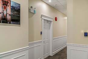 Stirling All Suites Hotel