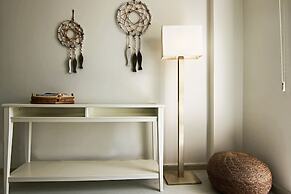 Phaedrus Living City View Fountain Court 113