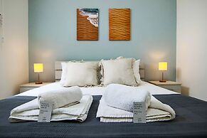 Phaedrus Living City View Fountain Court 113