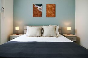 Phaedrus Living City View Fountain Court 113