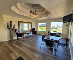Cactus Inn & Suites