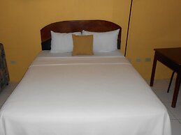 Tropical Court Hotel