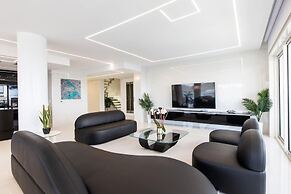 Serenity Penthouse - The Pinnacle of Luxury
