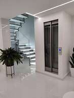 Serenity Penthouse - The Pinnacle of Luxury