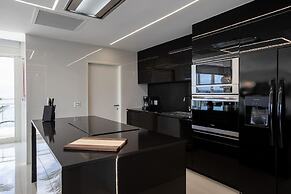 Serenity Penthouse - The Pinnacle of Luxury