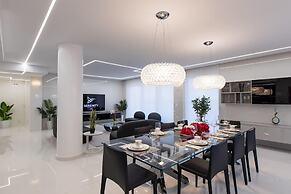 Serenity Penthouse - The Pinnacle of Luxury