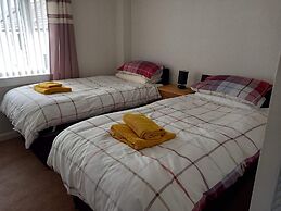 Inviting, Light and Airy 3-bed Apartment in Wick