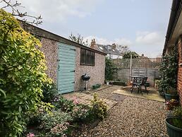 Cornerways, 8 North Lane