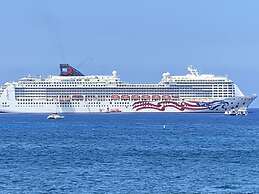 Outstanding Oceanfront Studio - Kona Islander Inn Condos Condo by RedA