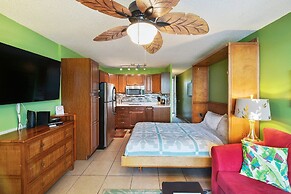 Outstanding Oceanfront Studio - Kona Islander Inn Condos Condo by RedA