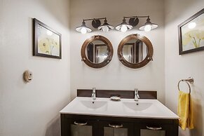 Outstanding Oceanfront Studio - Kona Islander Inn Condos Condo by RedA