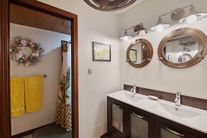 Outstanding Oceanfront Studio - Kona Islander Inn Condos Condo by RedA