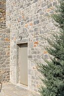 Trapela Limeni Luxury Suites