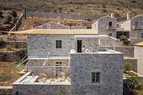 Trapela Limeni Luxury Suites