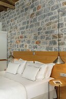 Trapela Limeni Luxury Suites