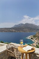 Trapela Limeni Luxury Suites