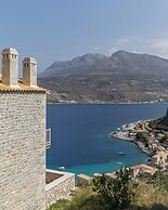 Trapela Limeni Luxury Suites