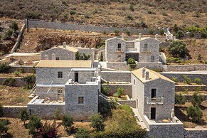 Trapela Limeni Luxury Suites