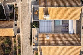 Trapela Limeni Luxury Suites