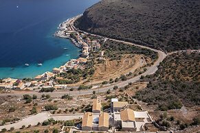 Trapela Limeni Luxury Suites