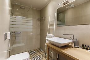 Trapela Limeni Luxury Suites