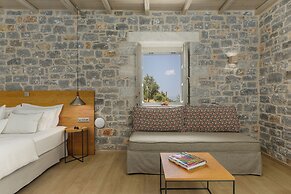 Trapela Limeni Luxury Suites