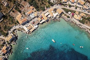 Trapela Limeni Luxury Suites