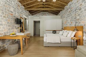 Trapela Limeni Luxury Suites