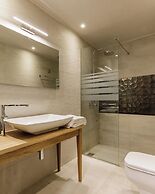 Trapela Limeni Luxury Suites