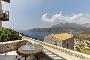 Trapela Limeni Luxury Suites