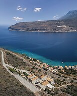 Trapela Limeni Luxury Suites