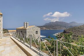 Trapela Limeni Luxury Suites