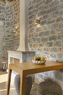 Trapela Limeni Luxury Suites