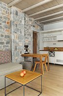 Trapela Limeni Luxury Suites